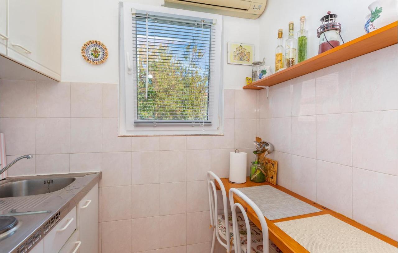 1 Bedroom Beautiful Apartment In Linardići Extérieur photo