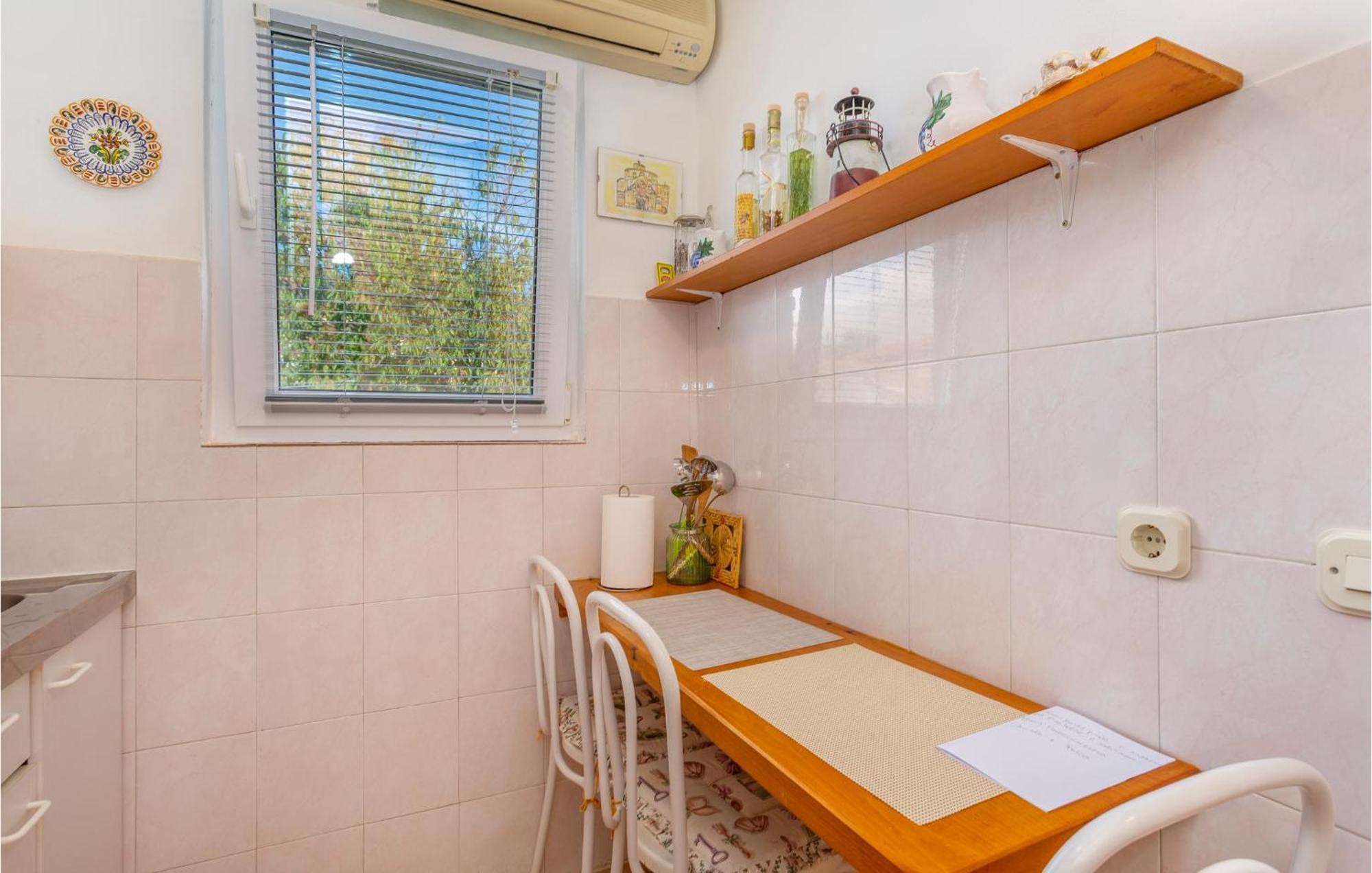 1 Bedroom Beautiful Apartment In Linardići Extérieur photo